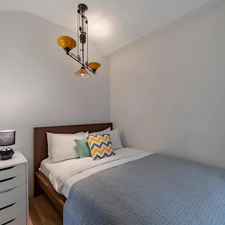 Апартаменты Three-bedroom Family In Managed - Balcony & Elevator Near Taksim Square