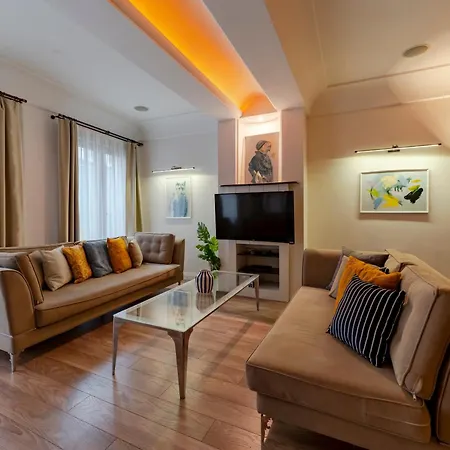 Three-bedroom Family In Managed - Balcony & Elevator Near Taksim Square Isztambul