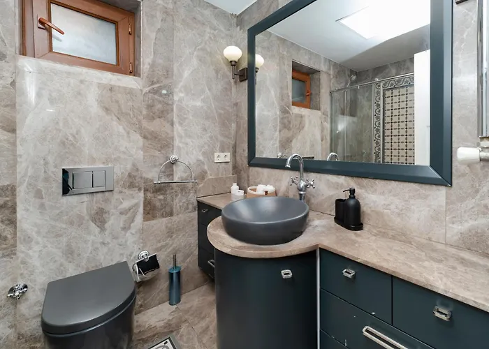 Three-bedroom Family In Managed - Balcony & Elevator Near Taksim Square