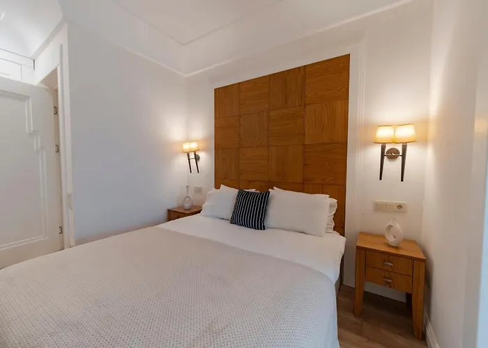 Three-bedroom Family In Managed - Balcony & Elevator Near Taksim Square Апартаменты 4*