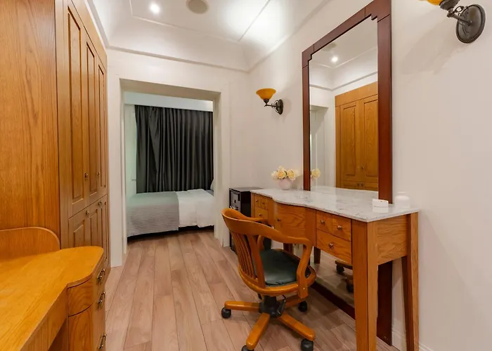 Апартаменты Three-bedroom Family In Managed - Balcony & Elevator Near Taksim Square Стамбул