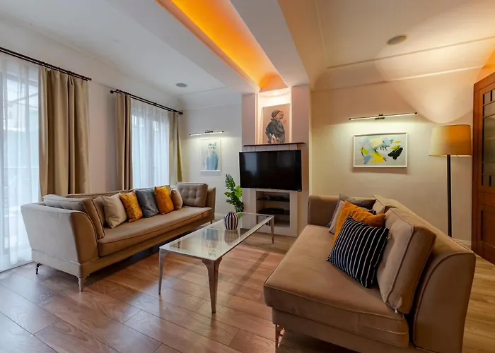 Three-bedroom Family In Managed - Balcony & Elevator Near Taksim Square Стамбул