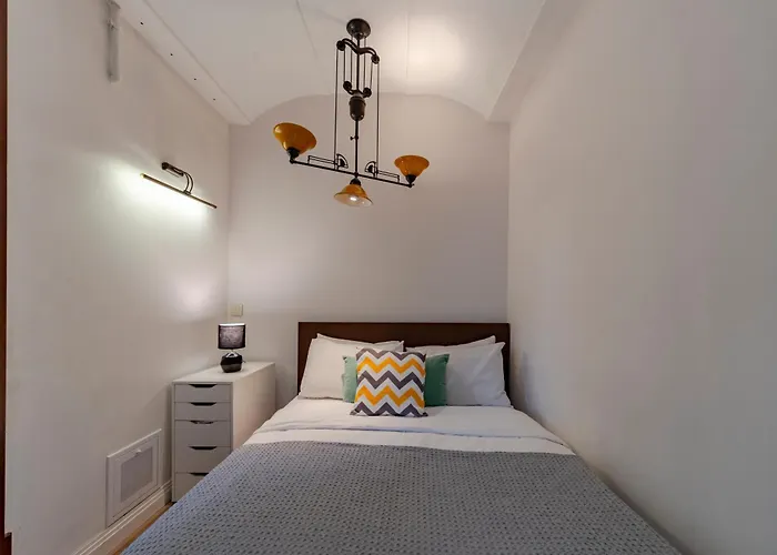 Three-bedroom Family In Managed - Balcony & Elevator Near Taksim Square Апартаменты Стамбул