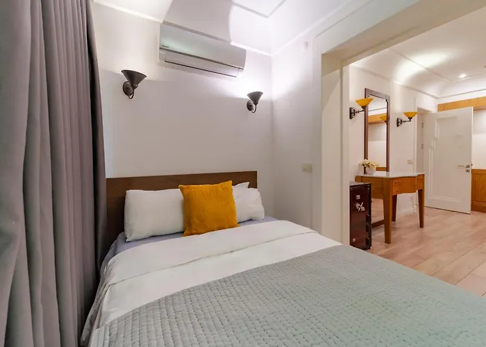 Three-bedroom Family In Managed - Balcony & Elevator Near Taksim Square 4*