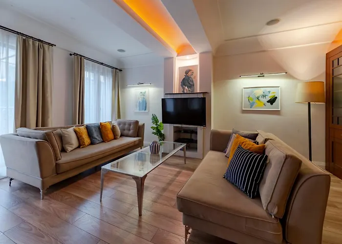 Апартаменты Three-bedroom Family In Managed - Balcony & Elevator Near Taksim Square 4*