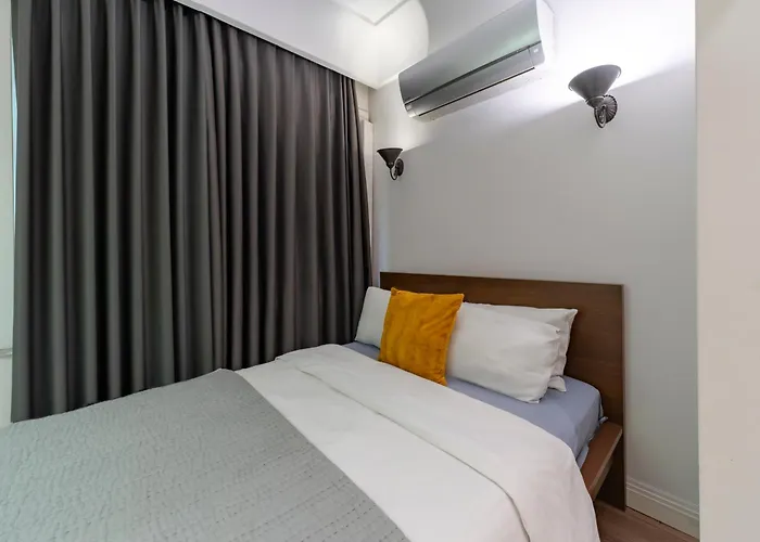 Three-bedroom Family In Managed - Balcony & Elevator Near Taksim Square Стамбул