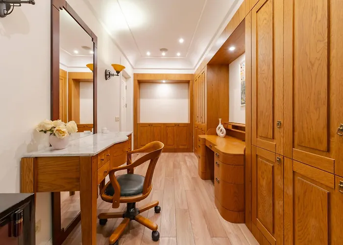 Three-bedroom Family In Managed - Balcony & Elevator Near Taksim Square