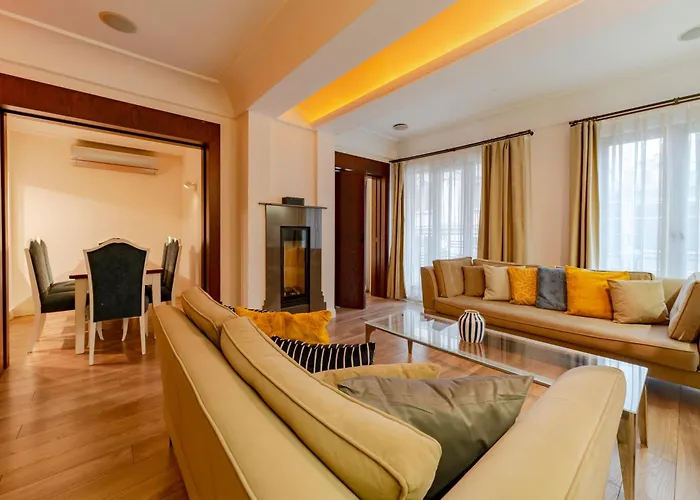 Апартаменты Three-bedroom Family In Managed - Balcony & Elevator Near Taksim Square