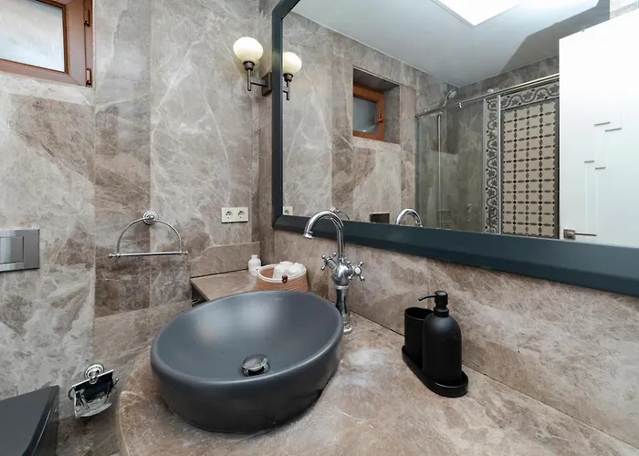 Three-bedroom Family In Managed - Balcony & Elevator Near Taksim Square