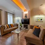 Three-bedroom Family In Managed - Balcony & Elevator Near Taksim Square Provincia di Istanbul