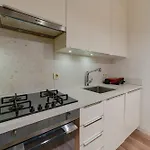Three-bedroom Family In Managed - Balcony & Elevator Near Taksim Square Διαμέρισμα Κωνσταντινούπολη
