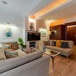 Three-bedroom Family In Managed - Balcony & Elevator Near Taksim Square Κωνσταντινούπολη