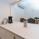 Διαμέρισμα Three-bedroom Family In Managed - Balcony & Elevator Near Taksim Square Κωνσταντινούπολη