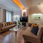 Appartamento Three-bedroom Family In Managed - Balcony & Elevator Near Taksim Square 4*