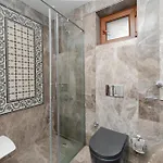 Three-bedroom Family In Managed - Balcony & Elevator Near Taksim Square Κωνσταντινούπολη