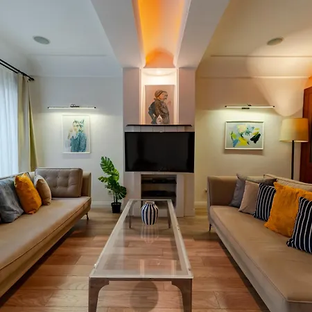 Three-bedroom Family In Managed - Balcony & Elevator Near Taksim Square 4* Provincia di Istanbul