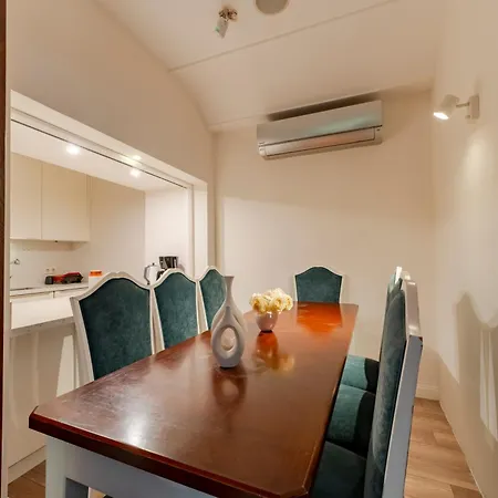 Three-bedroom Family In Managed - Balcony & Elevator Near Taksim Square Appartamento
