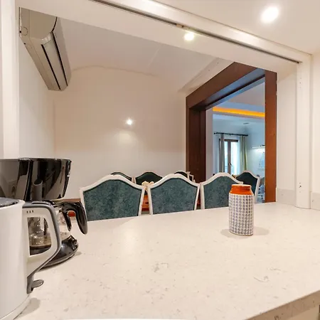 Three-bedroom Family In Managed - Balcony & Elevator Near Taksim Square 4* Istanbulská provincie