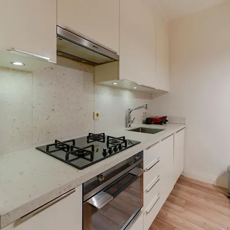 Three-bedroom Family In Managed - Balcony & Elevator Near Taksim Square Appartamento