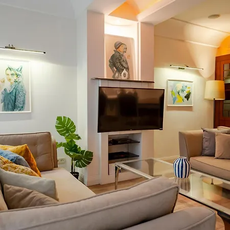 Apartment Three-bedroom Family In Managed - Balcony & Elevator Near Taksim Square Istanbul