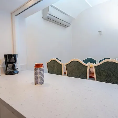 Apartment Three-bedroom Family In Managed - Balcony & Elevator Near Taksim Square Istanbul