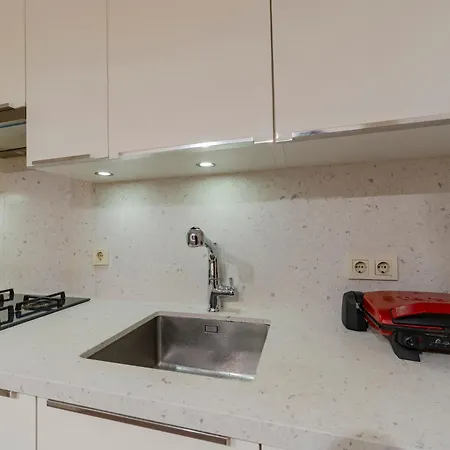 Three-bedroom Family In Managed - Balcony & Elevator Near Taksim Square