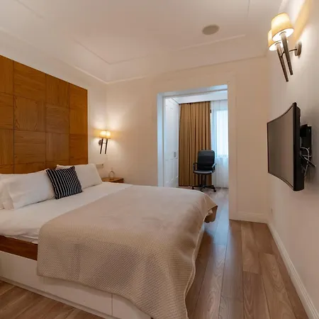 Three-bedroom Family In Managed - Balcony & Elevator Near Taksim Square Istanbul