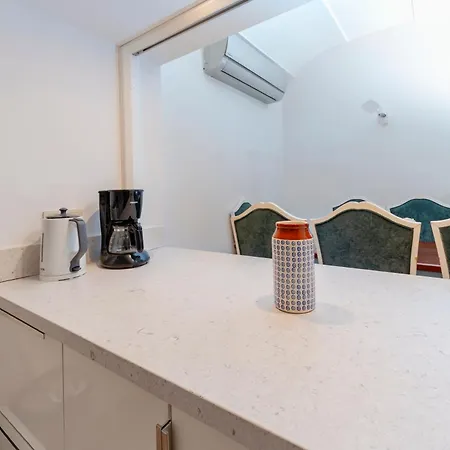Apartment Three-bedroom Family In Managed - Balcony & Elevator Near Taksim Square Istanbul