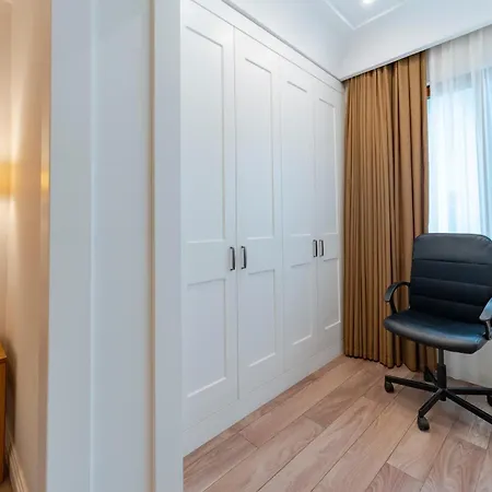 Three-bedroom Family In Managed - Balcony & Elevator Near Taksim Square Apartment