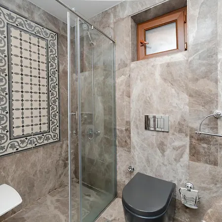 Three-bedroom Family In Managed - Balcony & Elevator Near Taksim Square Istanbul