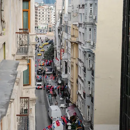Three-bedroom Family In Managed - Balcony & Elevator Near Taksim Square 4* Istanbul