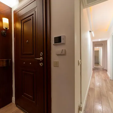 Three-bedroom Family In Managed - Balcony & Elevator Near Taksim Square Istanbul