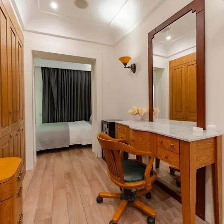 Apartament Three-bedroom Family In Managed - Balcony & Elevator Near Taksim Square Stambuł