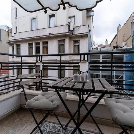 Apartament Three-bedroom Family In Managed - Balcony & Elevator Near Taksim Square Stambuł