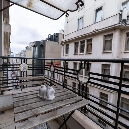 Three-bedroom Family In Managed - Balcony & Elevator Near Taksim Square Apartament 4*