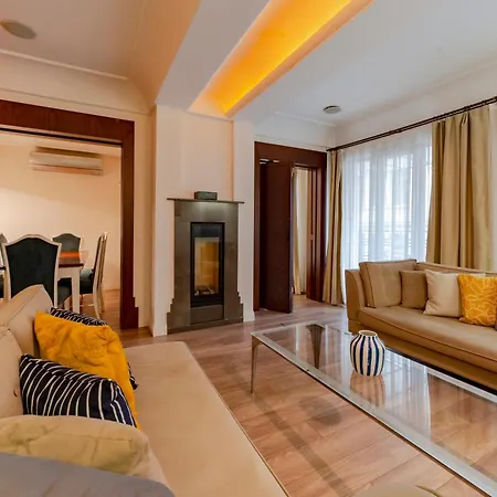 Three-bedroom Family In Managed - Balcony & Elevator Near Taksim Square 4*