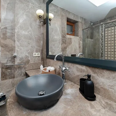 Three-bedroom Family In Managed - Balcony & Elevator Near Taksim Square